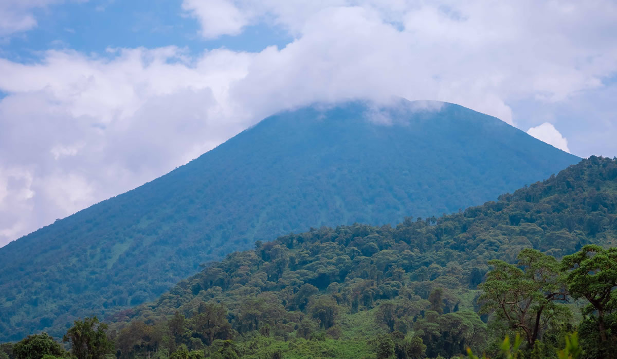 4 Days Rwanda Gorillas and Mount Bisoke Hiking Tour